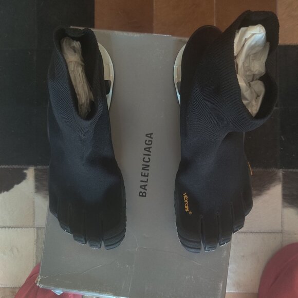 Balenciaga Five finger vibram shoes size 43 UNISEX 11M 13W - Picture 1 of 7